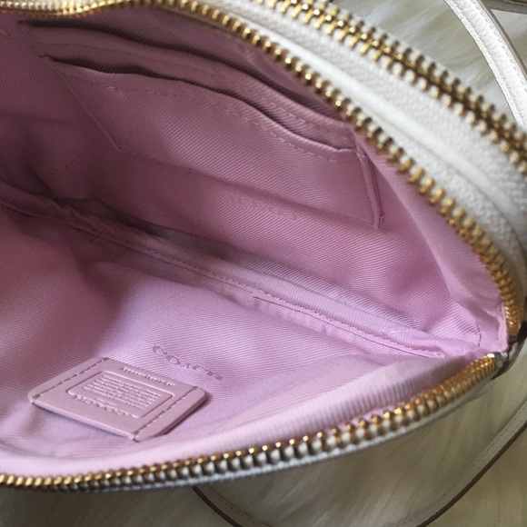 🌸COACH Daisy Field Pebbled Leather Crossbody - Picture 9 of 16